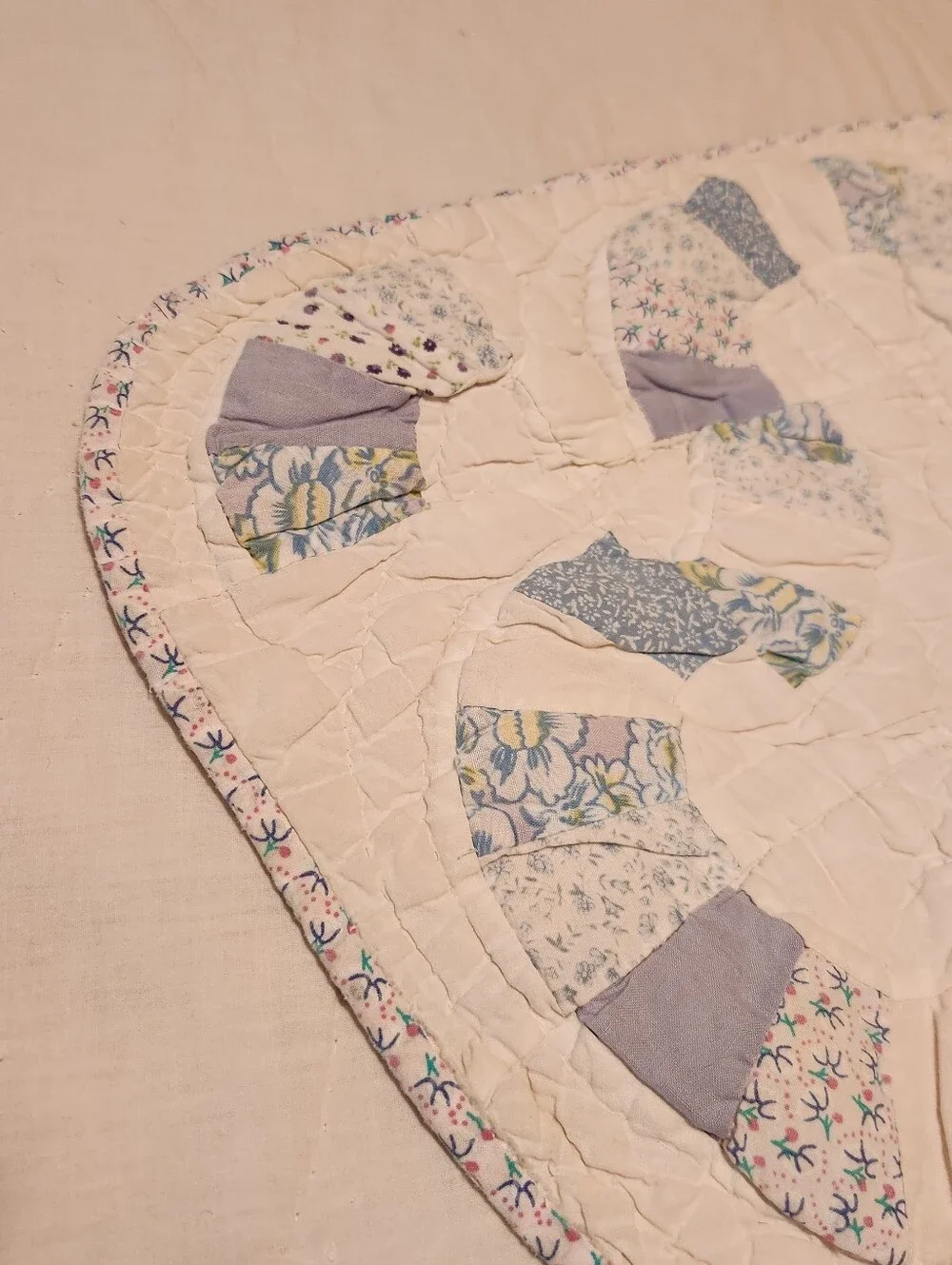 HANDMADE Patchwork Quilt Queen Full Vintage Floral Hand Quilted 85 x  87 Flaws
